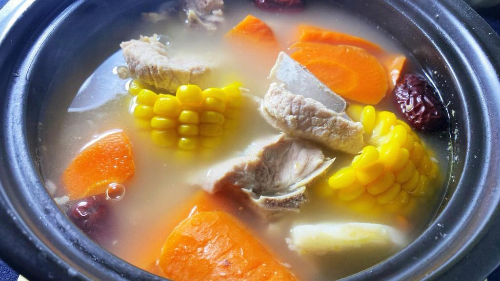 玉米胡萝卜排骨汤的家常做法